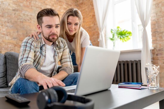 A couple with online counsellor