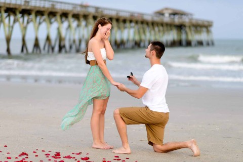 A man proposing his girlfriend